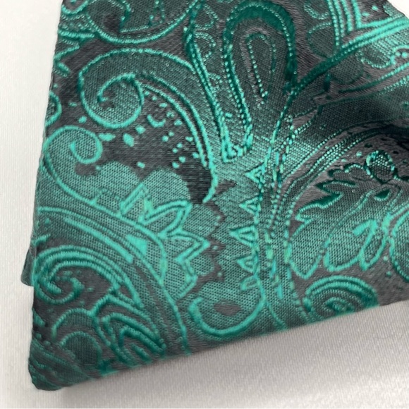 Hunter Green Bow Tie - Picture 3 of 8